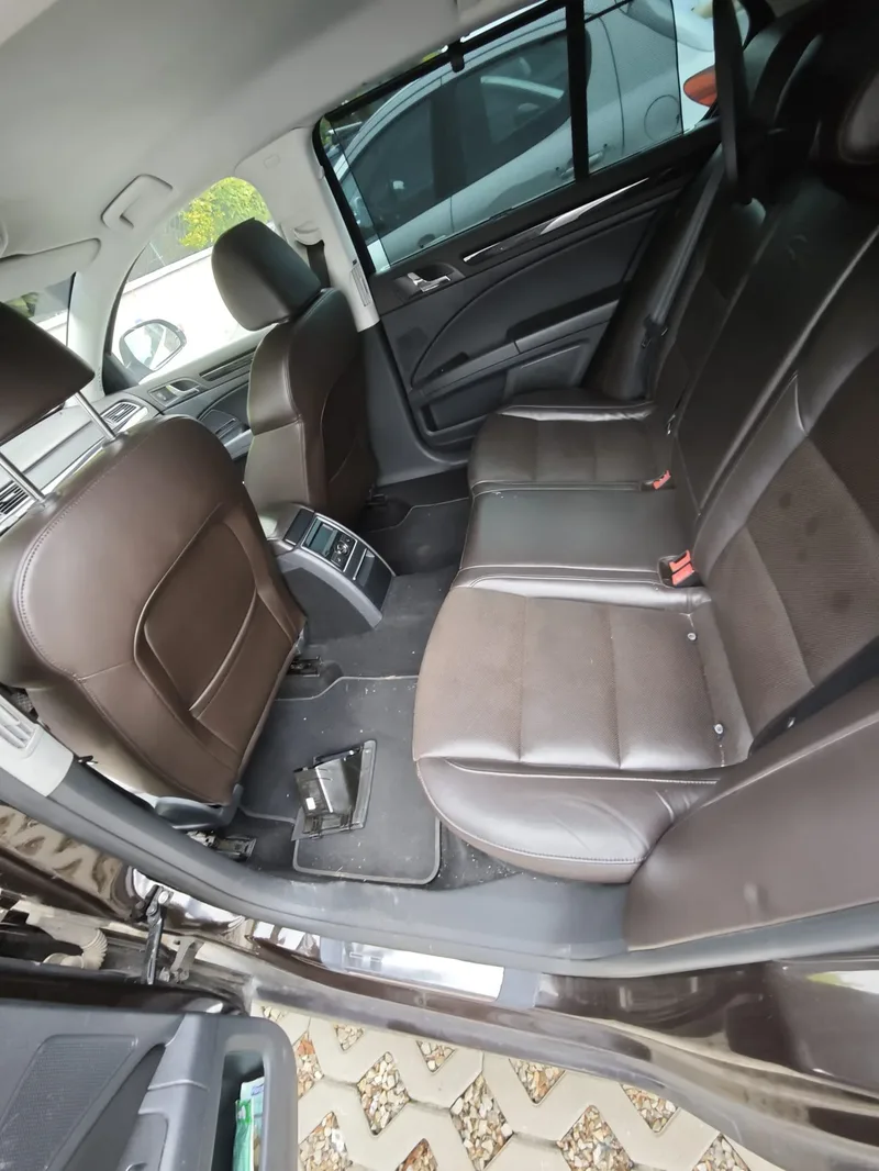 Detail čištění interiéru - mírné znečištění